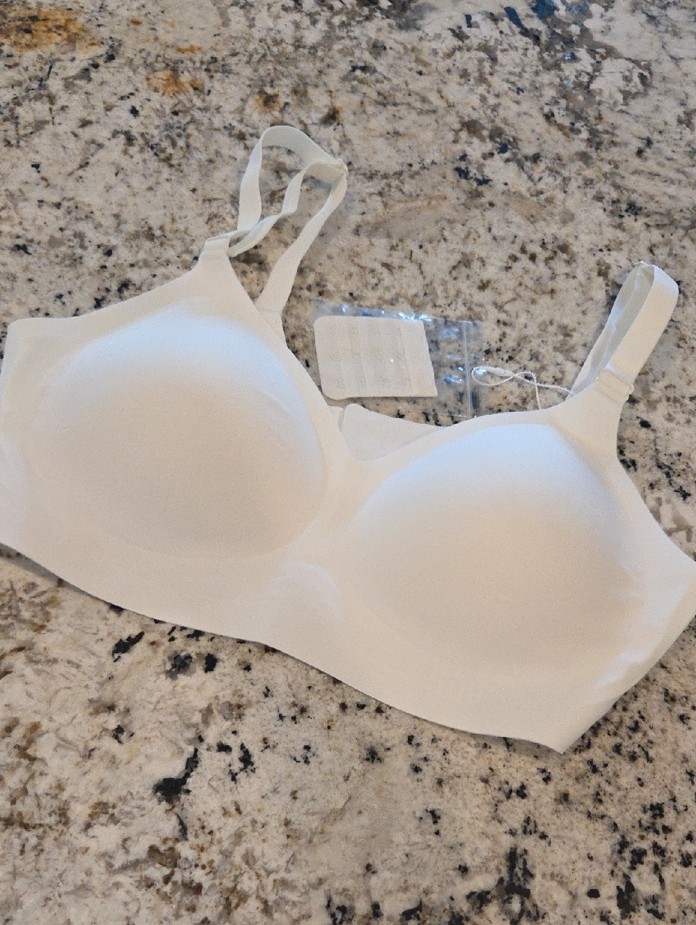 Seamless Off White T-Shirt Bra - Wireless Comfort, Size Large